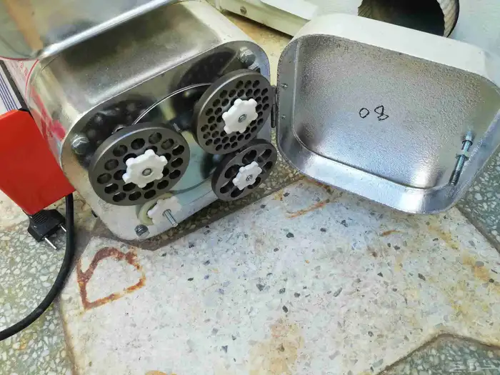 فرامة لحم مقاس 3 4 ثلاثه ارباع تايوان ناقص العمود الامامي 6