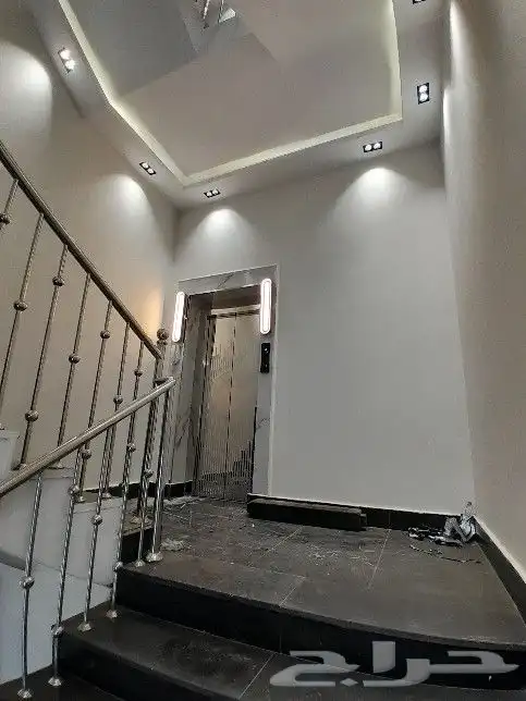 للبيع شقه دور ثاني مصعد راكب جاهز تشطيب VIPمقابل كبري المطار 2