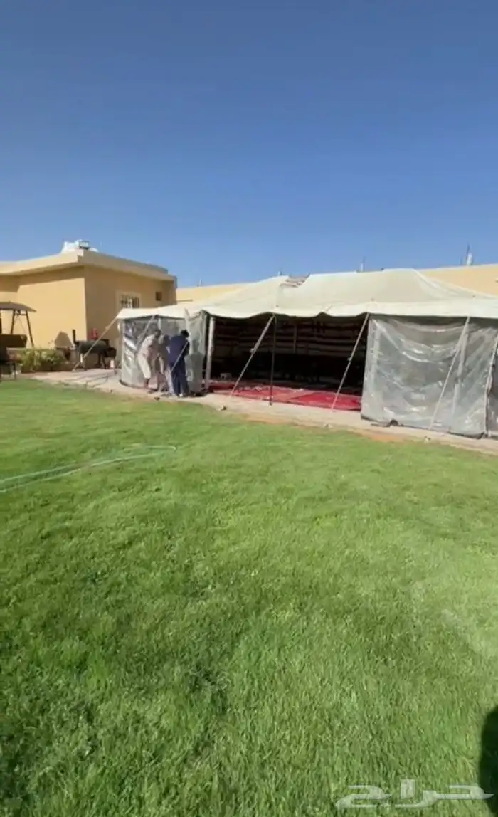بيت شعر جملون شبه جديد مع واجها بلاستك شفاف 0