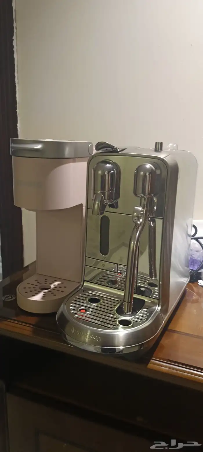 نيسبريسو مكينة قهوة ديجيتال مع خاصية تبخير الحليب 3
