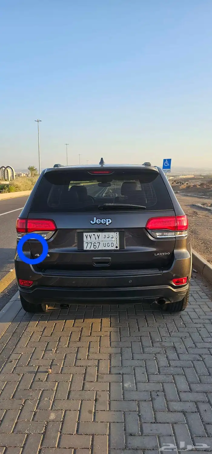 جيب جراند شيروكي لاريدو .2019 7