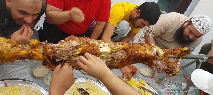 مطعم الخير يقدم خروف سيخ على الجمر 1 خروف مشوي   2   دجاج مش 4