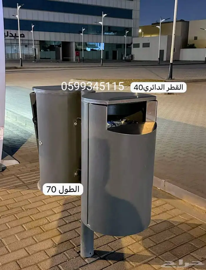علب القمامة الصناعية مثبتة على عمود معدني تثبت على الجدار 0