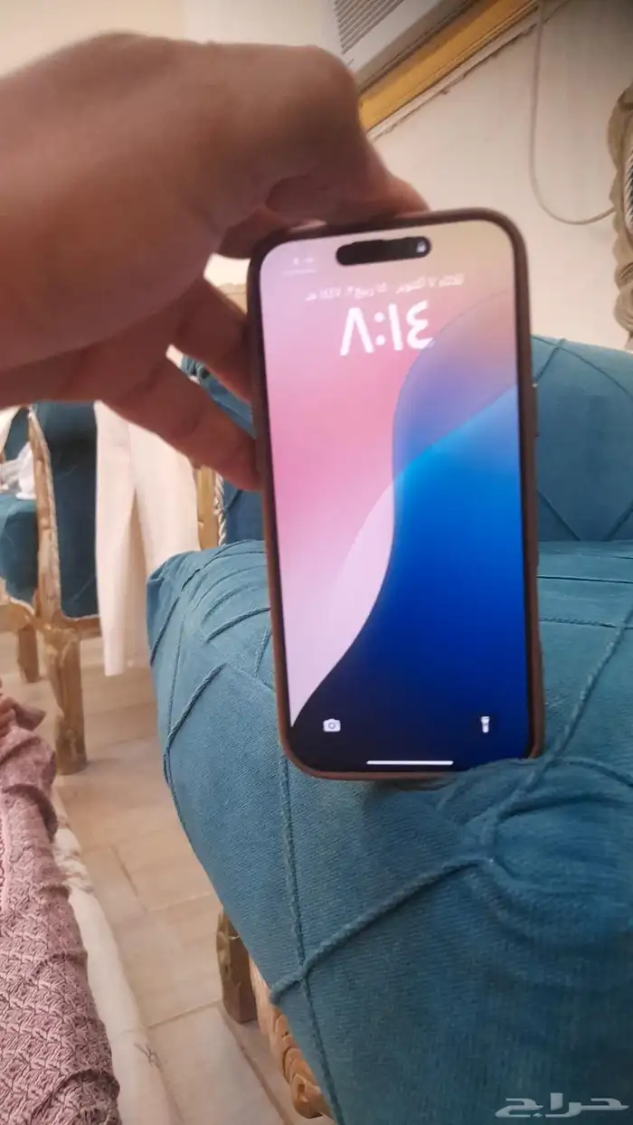 ايفون 16 بروماكس مع كرتونه وشاحنه 2