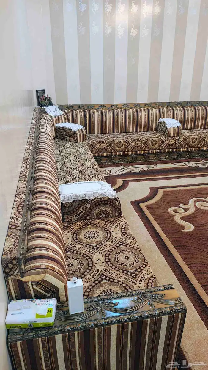 كنب مجلس 6في 5 للبيع مع اغراضة كامله 1