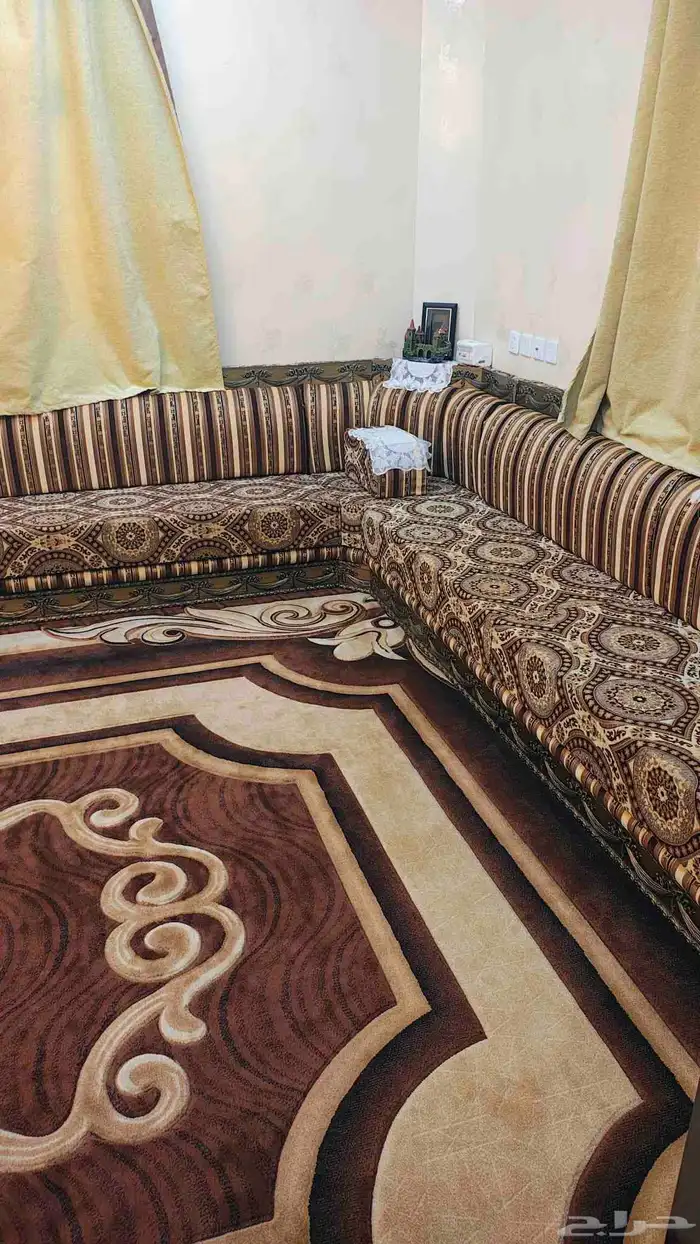 كنب مجلس 6في 5 للبيع مع اغراضة كامله 0