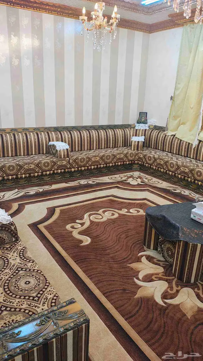 كنب مجلس 6في 5 للبيع مع اغراضة كامله 2