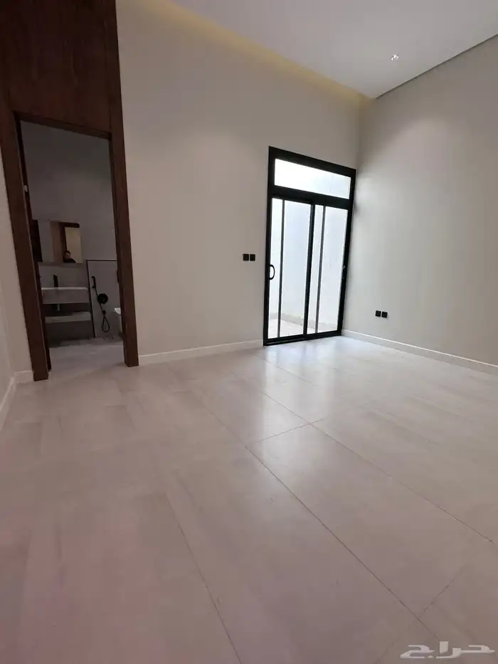 للبيع أدوار وشقق بحي التعاون 8