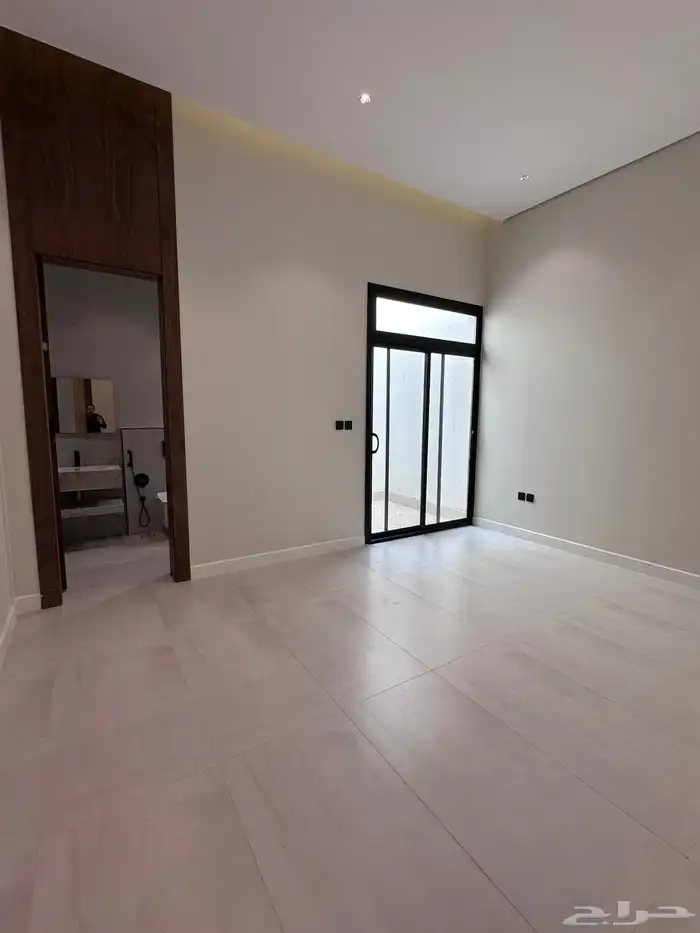 للبيع أدوار وشقق بحي التعاون 9