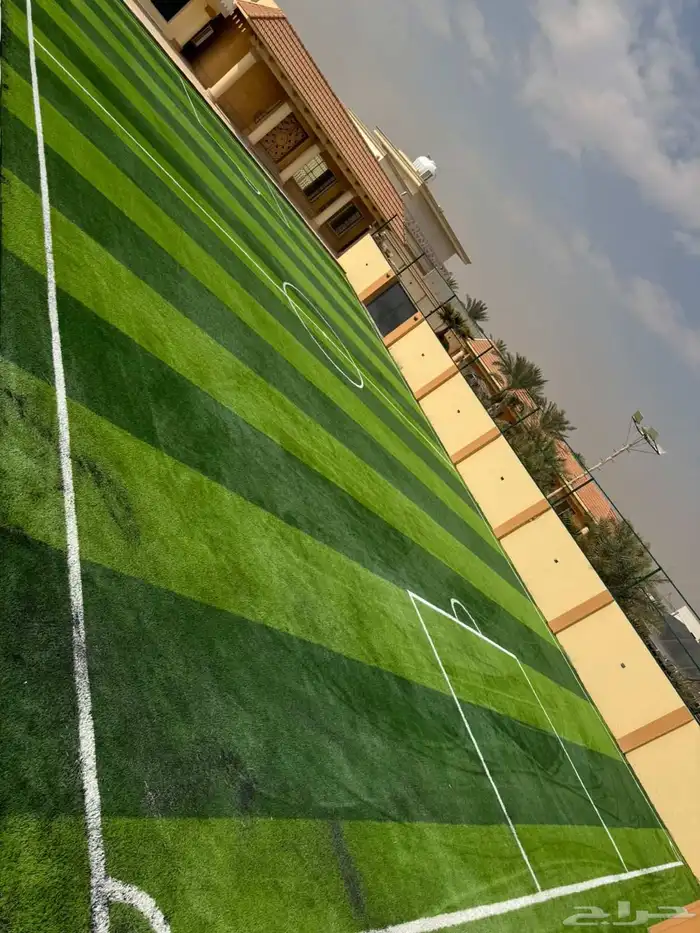 فنون العشب متخصصون في توريد وتركيب ملاعب كره القدم بمواصفات 5