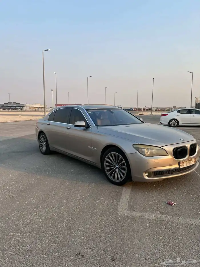 بي ام 2009 حجم 750 8