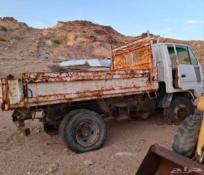 للبيع صندوق قلاب دينه دايهاتسو مع البستم والطرمبه 0