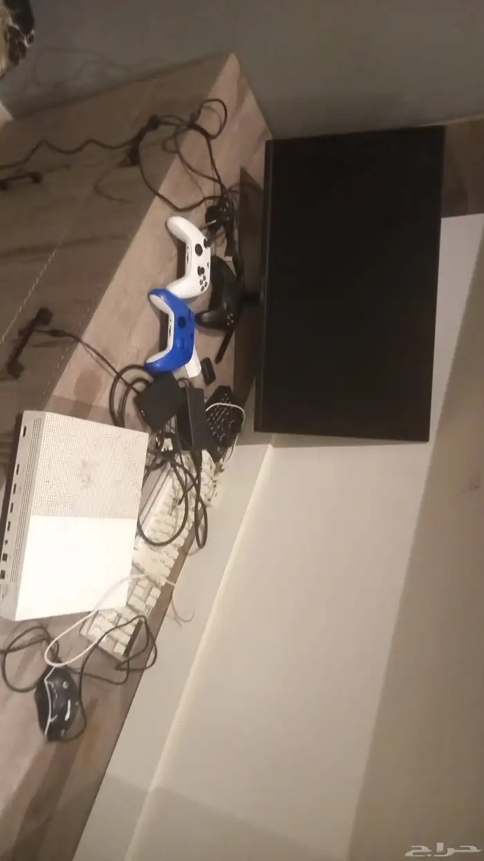 اكس بوكس ون اس مع مكسر مع شاشه قيمنق مع ثلاث يدات 1