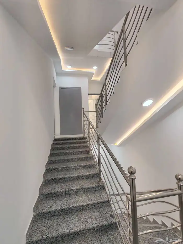 للبيع روف ببايكه سياره ودرج خارجي مع ملحق بسعر 650 الف 4