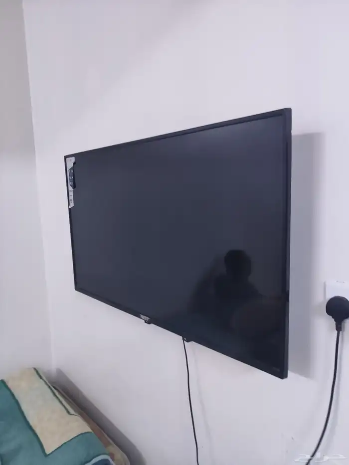 شاشه اسمارت 42 بحاله جيده استخدام شهرين مع ملحقاتها 1