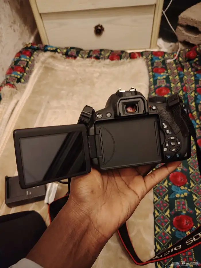 كاميرا كانون 650d نظيفه شبه جديده 1