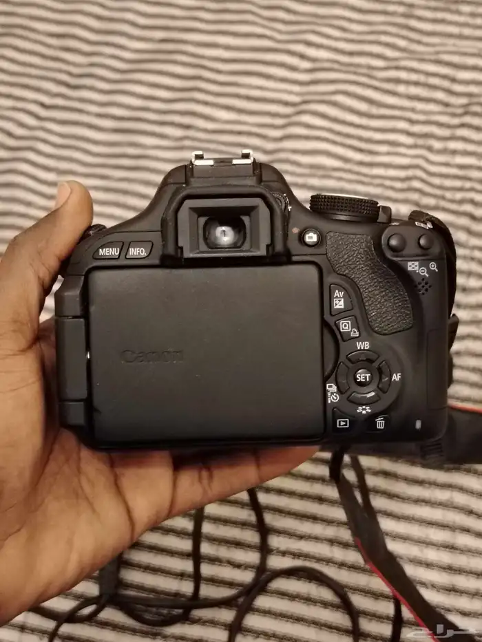 كاميرا كانون 650d نظيفه شبه جديده 4