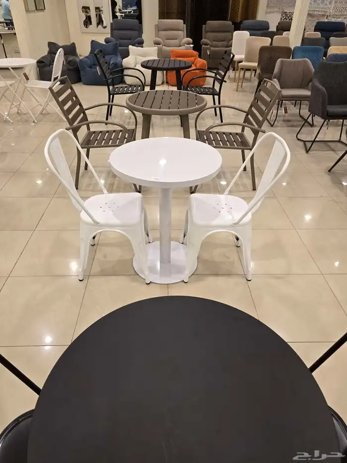 طاولات وكراسي كافيهات حديد وفايبر 22