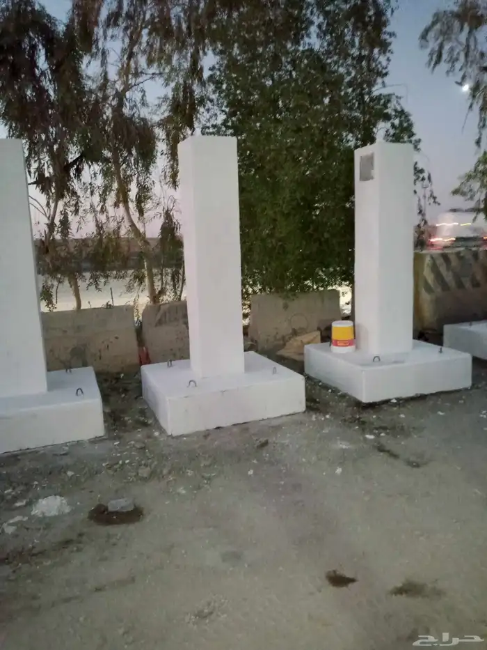 يوجد لدينا حواجز خرسانيه جهزه جميع انواع المقاصت اتوصل 3