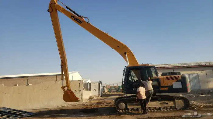 بوكلين ذراع طويل للايجار اليومي والشهري 1