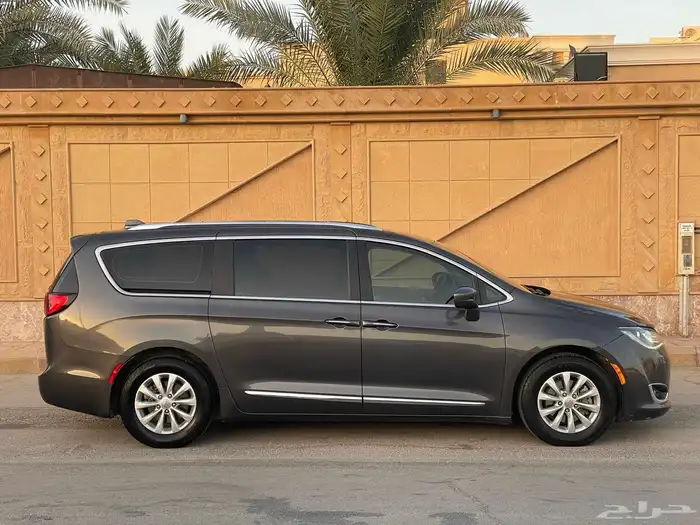 كرايسلر باسفيكا 2018 فل كامل نظيف جدا 2