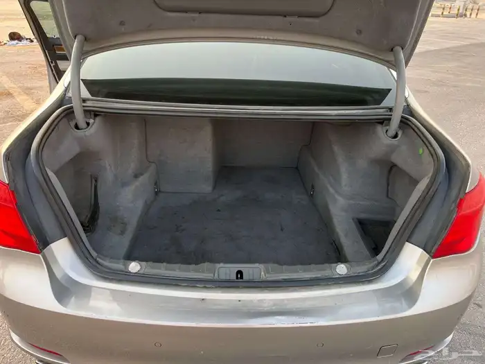 بي ام 2009 حجم 750 5