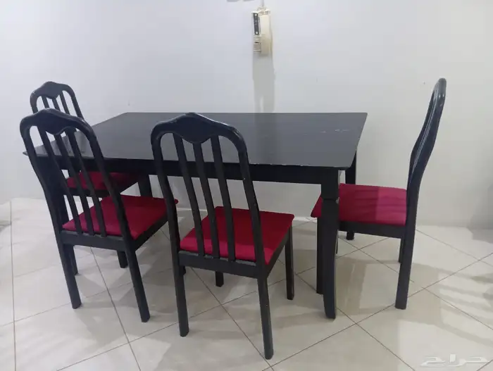 ركنتين  طاوله طعام كرسي وسرير مكنسه كهربائيه 3