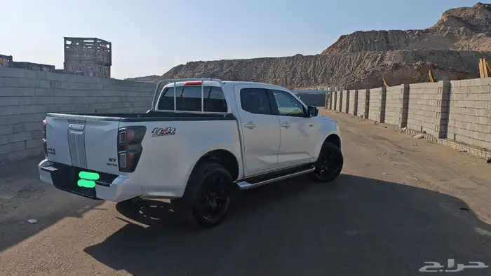 وانيت ايسوزو ديماكس GT 10