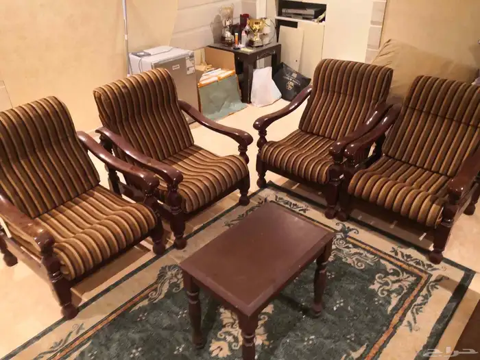 كنب خشبي وطاولة طعام   6 كراسي   دولب بوفيه 4