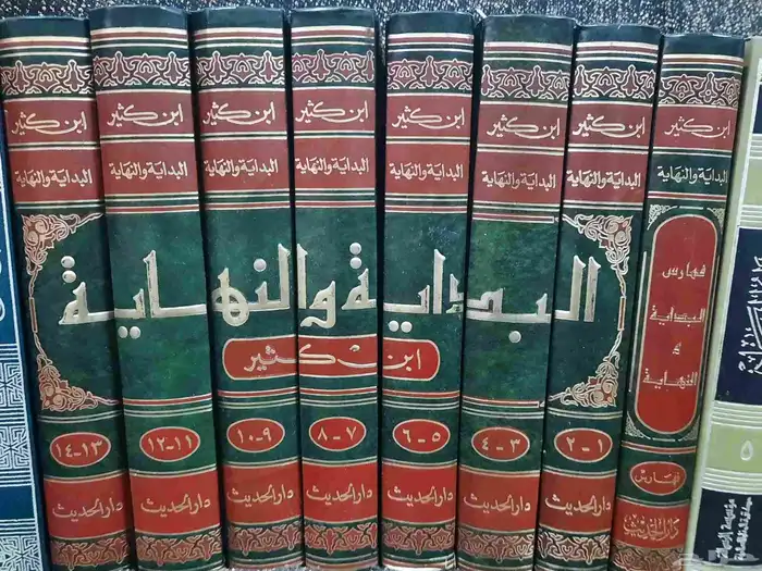 كتب دين ولغه وشعر وادب مستخدمه نظيفه للبيع. 0