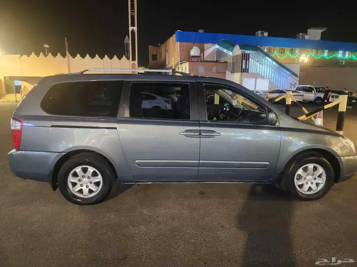 كيا كرنفال موديل 2009 11