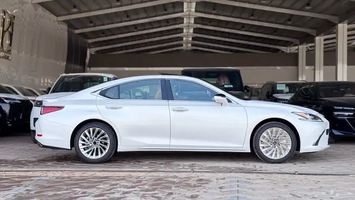 متوفر لكزس ES350 Cc نص فل وارد البريمي مع شهاده المنشأ مو 4