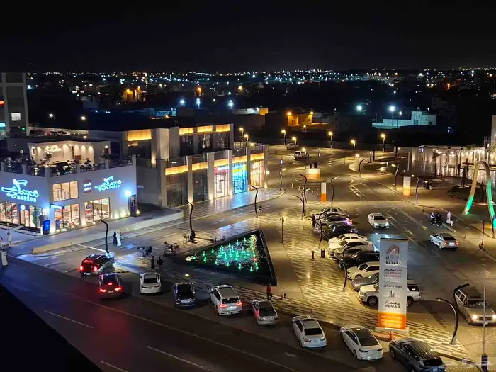 عروض مميزة على إيجار المعارض والتراسات - ستريب مول أرك أفينو 14