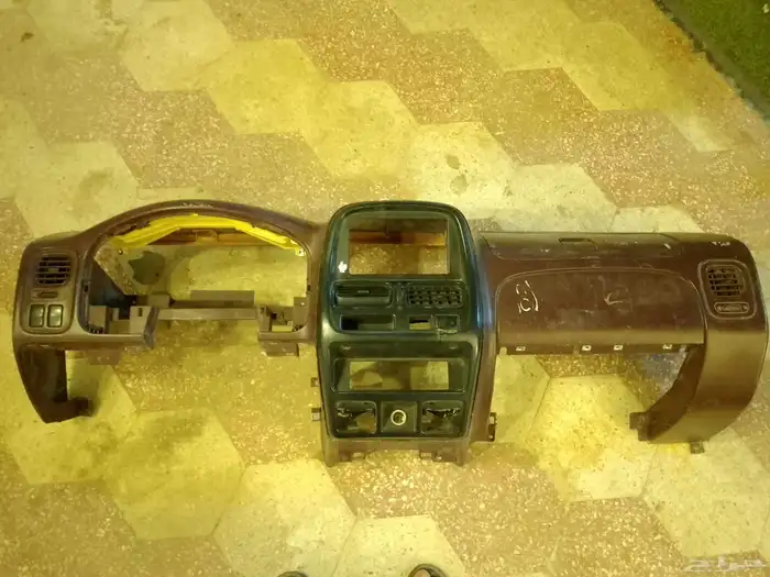 هدرز وقشرة وقطع نيسان مستعمل 2