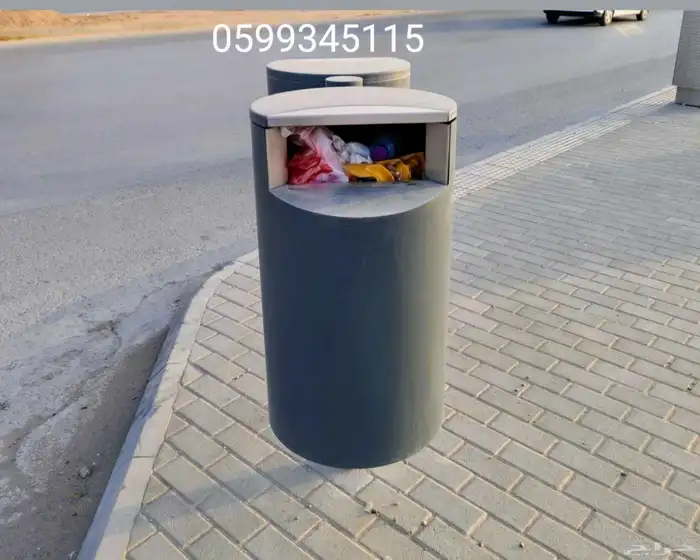 علب القمامة الصناعية مثبتة على عمود معدني تثبت على الجدار 2