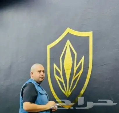فنان تشكيلي متخصص في أعمال الرسم و الزخارف و النحت الجداري 0