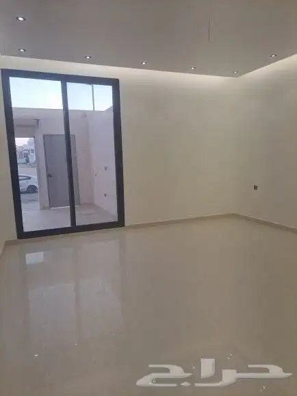 تون هاوس المساحه 300 في حي طويق 2