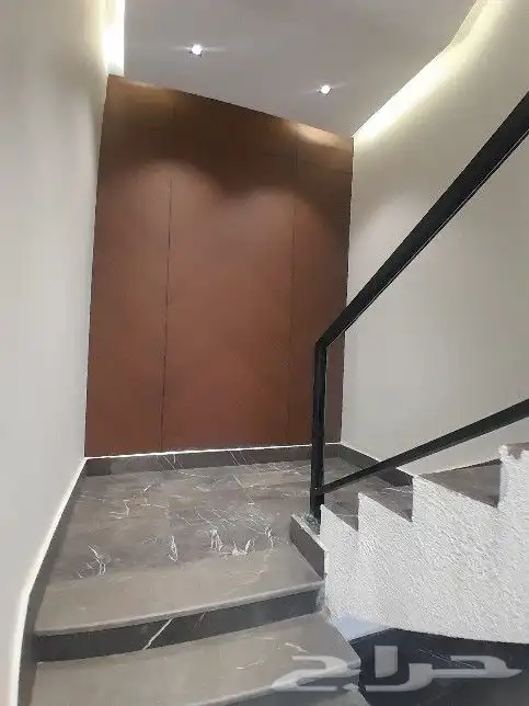 للبيع فيلا روف دور ثاني مع ملحق تشطيب9VIPغرف بالمحاله 820الف 35