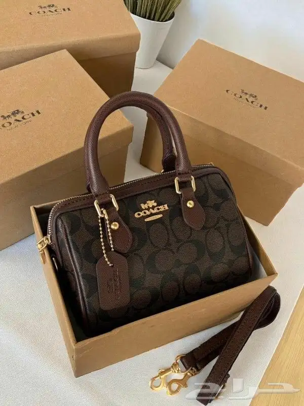 يوجد لدينا جميع انواع الشنط جمله وقطاعي 7