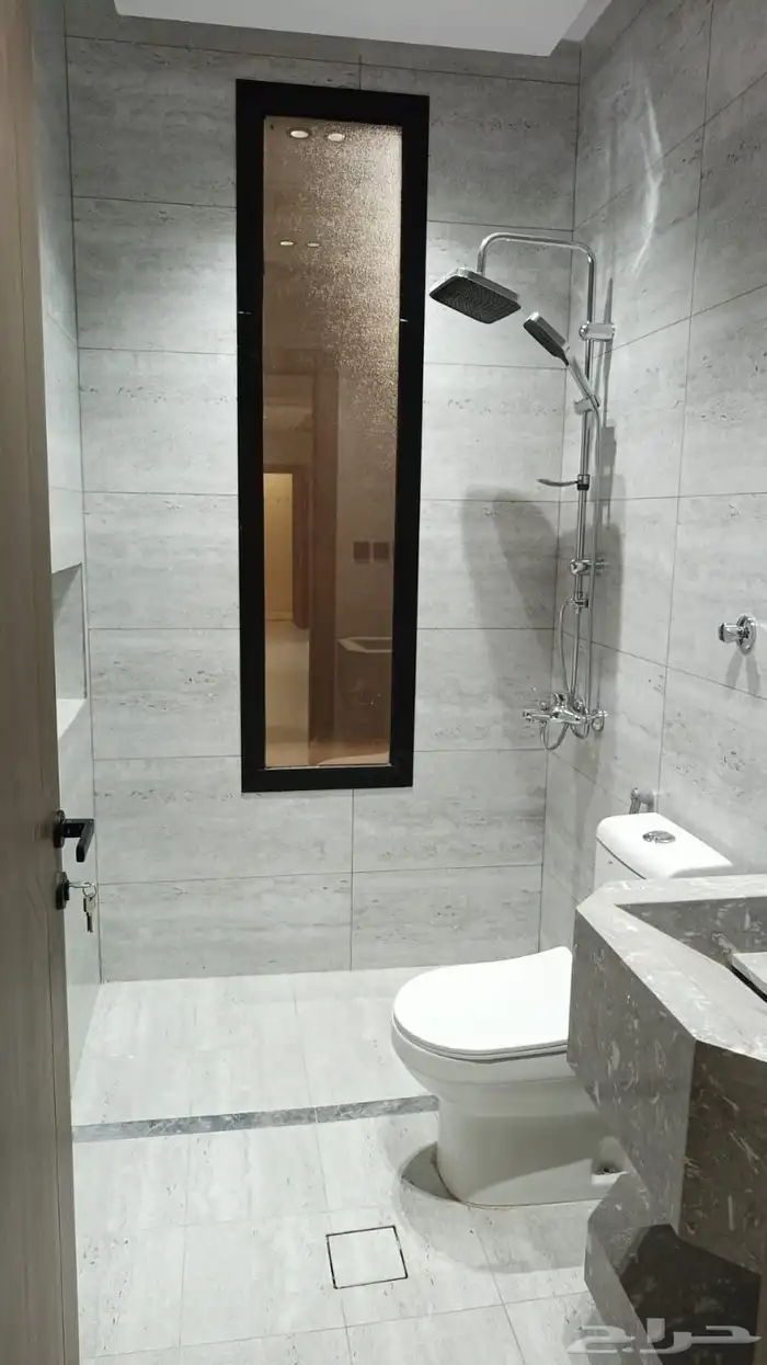 شقه للبيع في حي الروضه جده 4 غرف 2