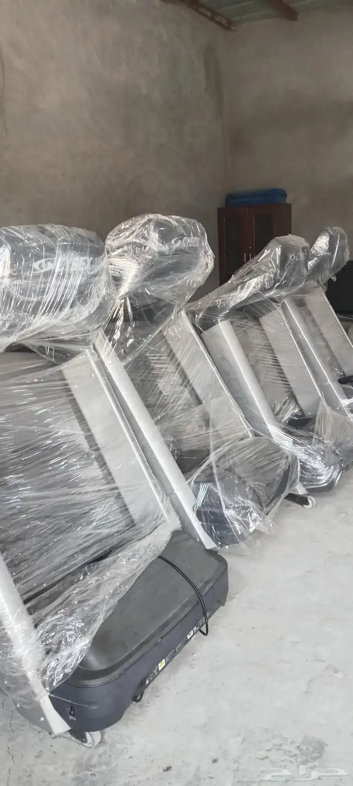 اجهزة رياضية لصالات بحالة شبه جديدة 0