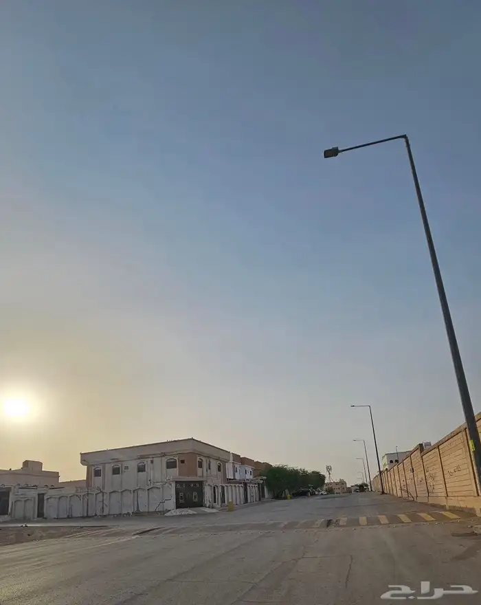 للبيع ارض حي السعادة مساحتها 1300 م 0