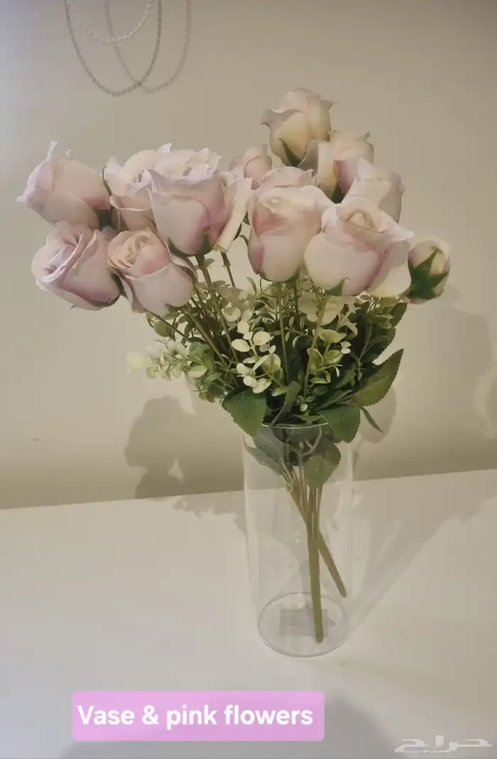 Vase and flowers 0