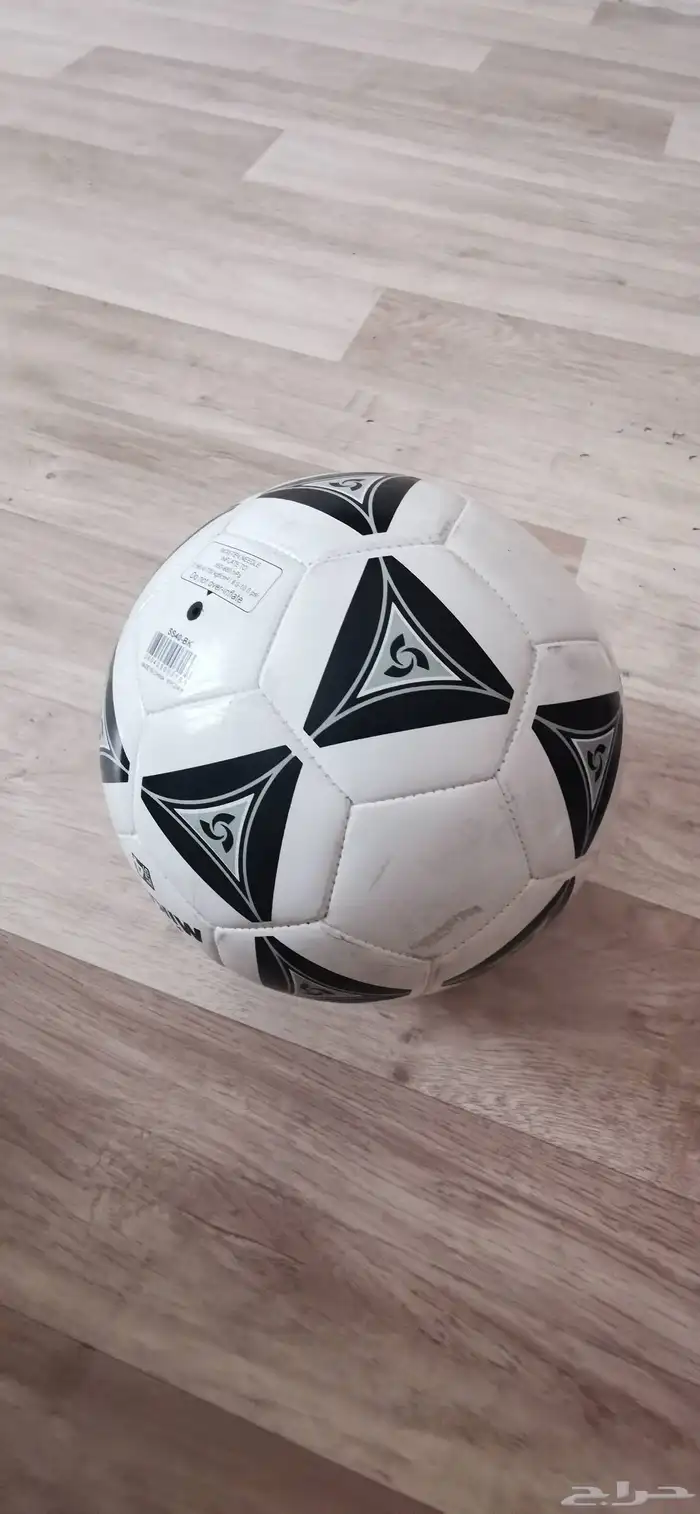 كورة Mikasa مستعملة لمدت يومين فقط المقاص 4 3