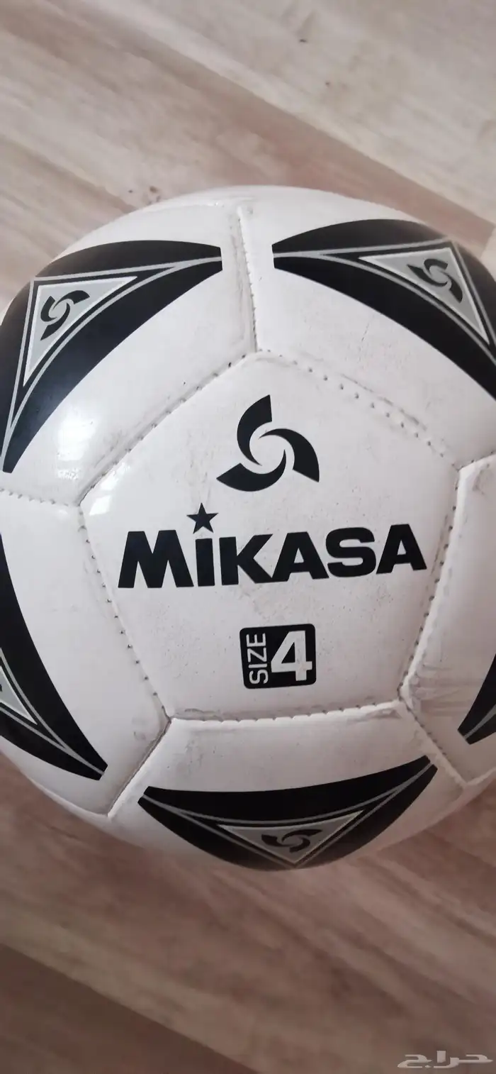 كورة Mikasa مستعملة لمدت يومين فقط المقاص 4 1