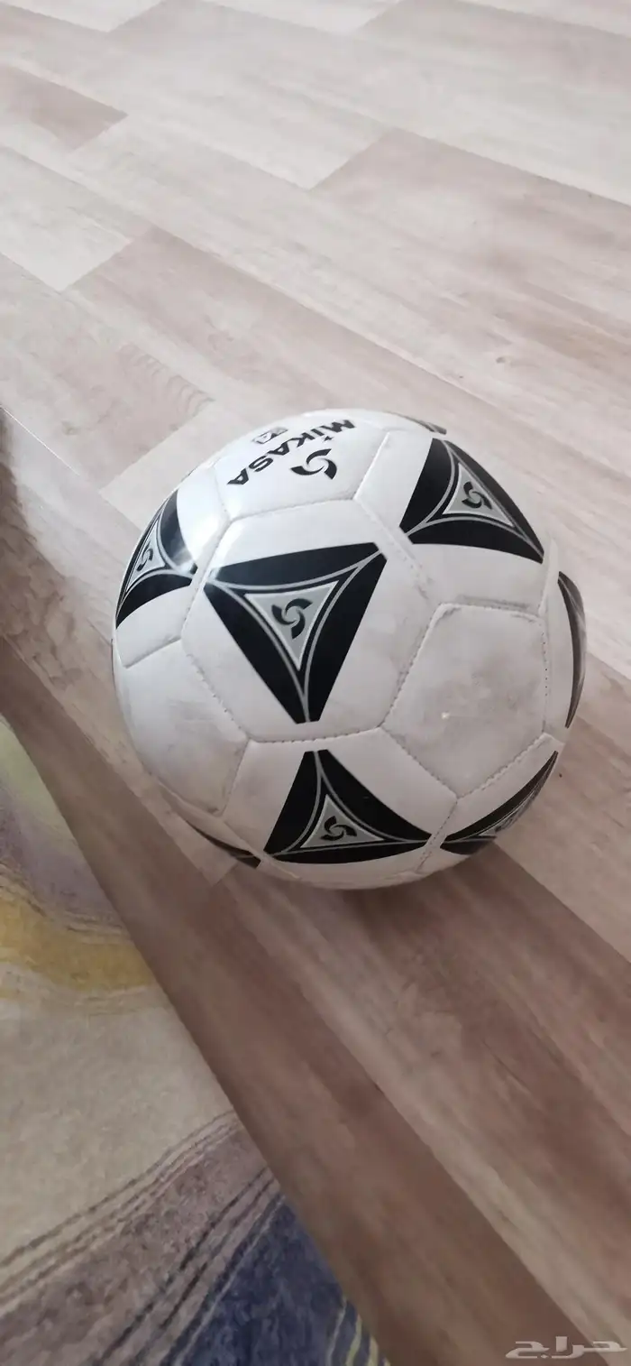 كورة Mikasa مستعملة لمدت يومين فقط المقاص 4 2