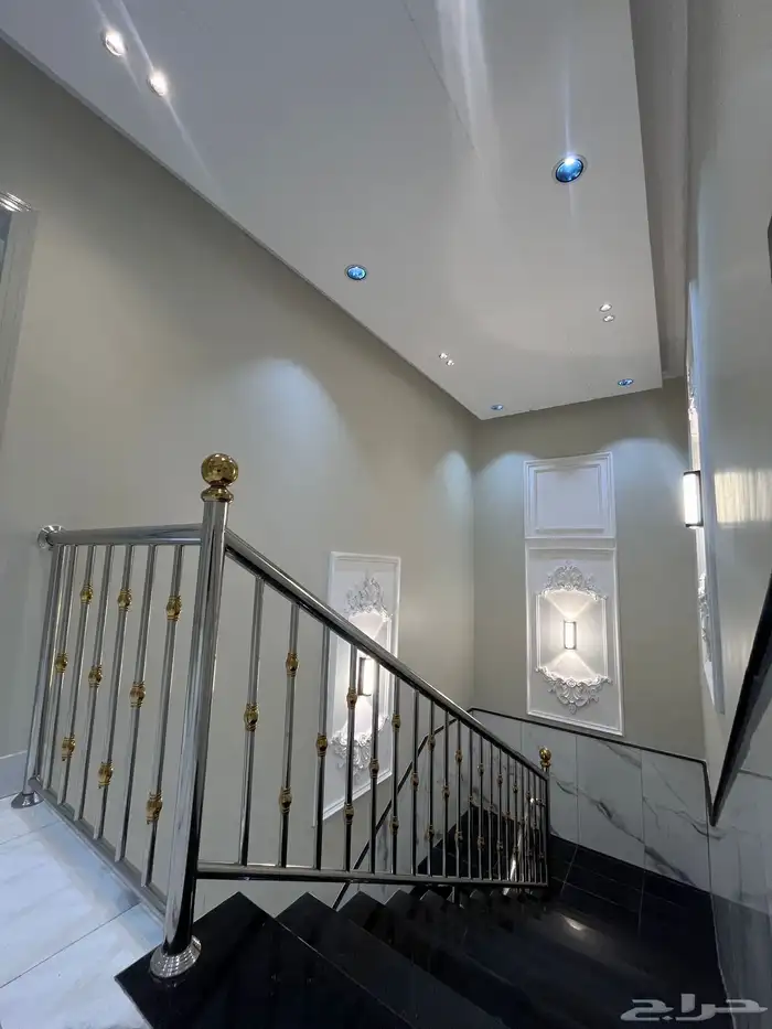 للبيع ارواف ارضيه وعلويه بمداخل سياره في خميس مشيط تشطيب Vip 15