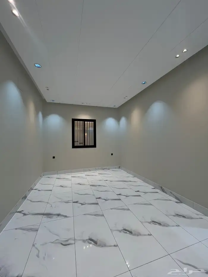 للبيع ارواف ارضيه وعلويه بمداخل سياره في خميس مشيط تشطيب Vip 5
