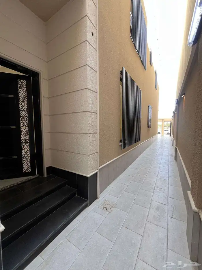 للبيع ارواف ارضيه وعلويه بمداخل سياره في خميس مشيط تشطيب Vip 14