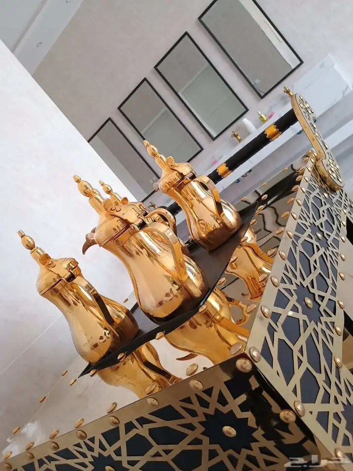 قهوجين وصبابين رجال ونساء كنب زل طاولات مضلات لخدمات المناسب 2